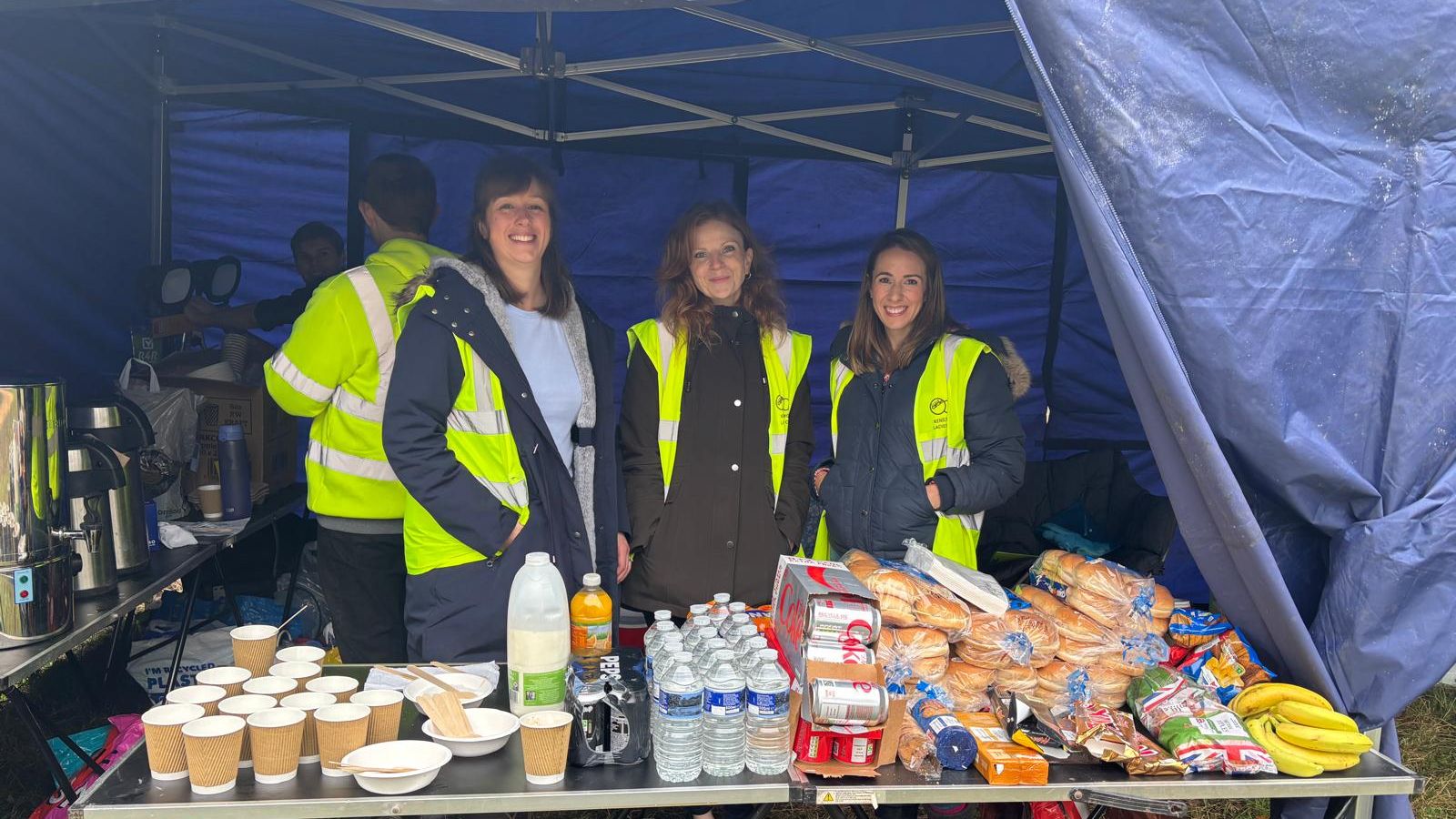Kenilworth Ladies Circle members serving refreshments